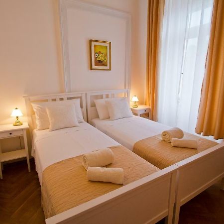 Golden Rooms Bed & Breakfast Trieste Bagian luar foto