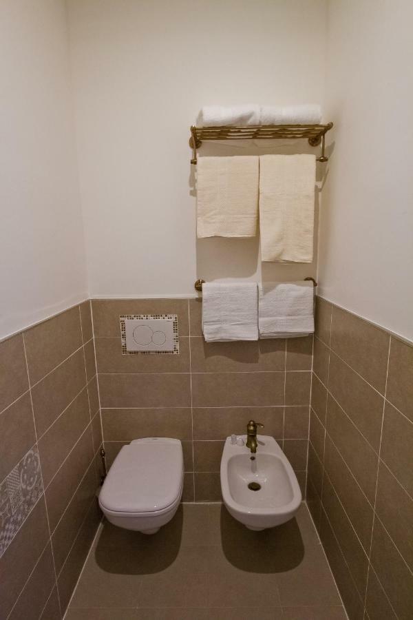 Golden Rooms Bed & Breakfast Trieste Bagian luar foto