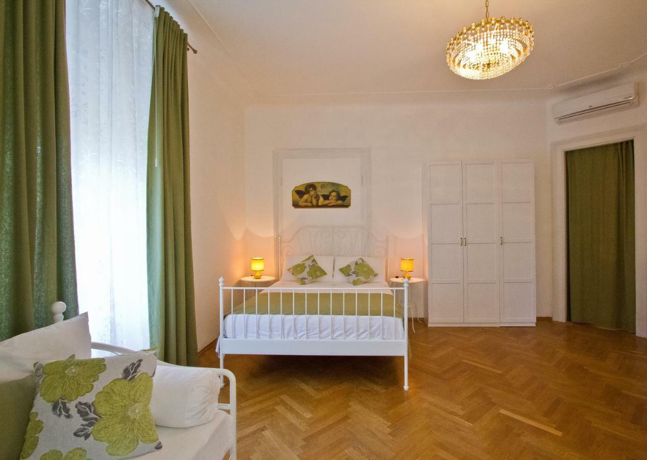 Golden Rooms Bed & Breakfast Trieste Bagian luar foto