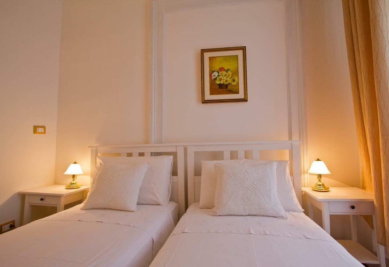 Golden Rooms Bed & Breakfast Trieste Bagian luar foto