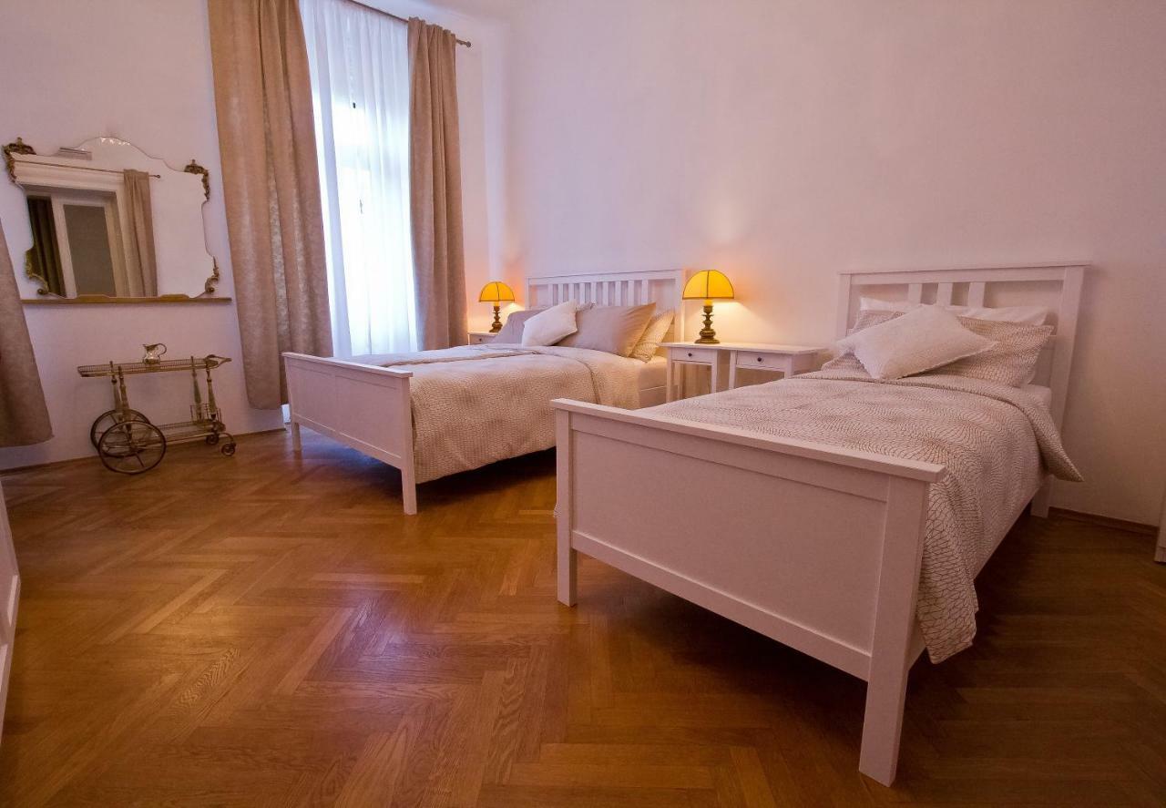 Golden Rooms Bed & Breakfast Trieste Bagian luar foto