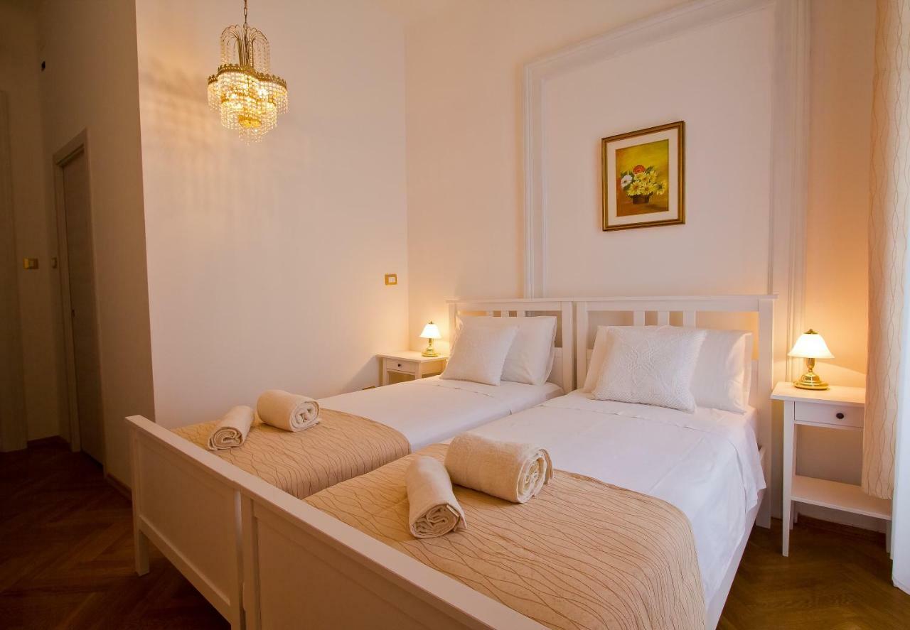 Golden Rooms Bed & Breakfast Trieste Bagian luar foto
