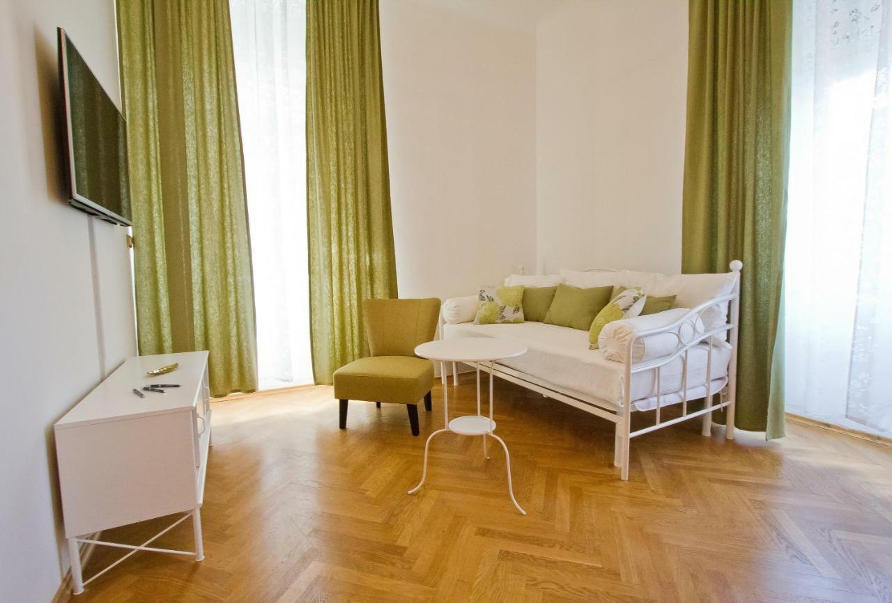 Golden Rooms Bed & Breakfast Trieste Bagian luar foto