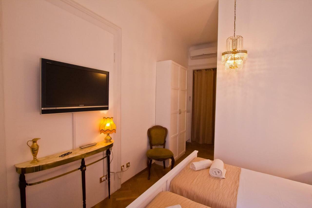 Golden Rooms Bed & Breakfast Trieste Bagian luar foto