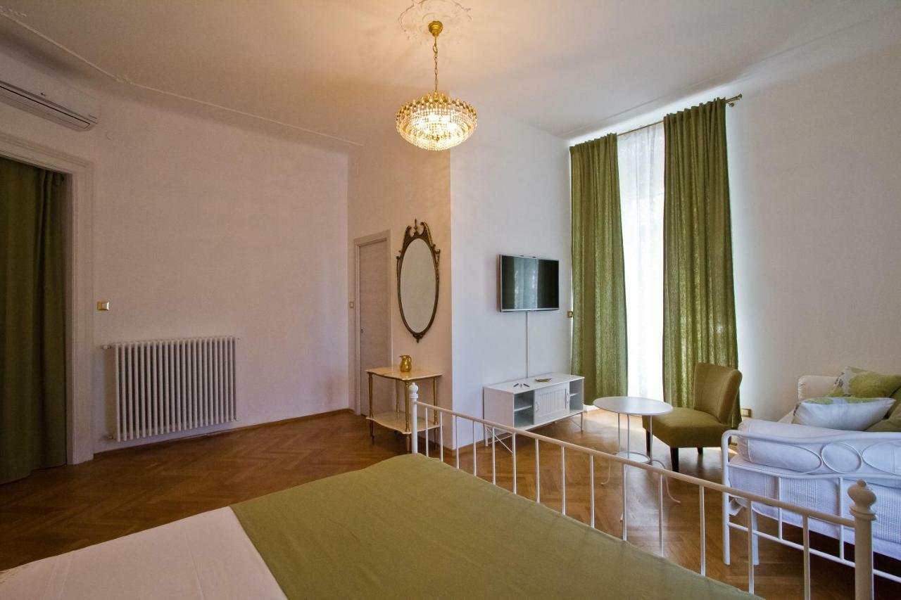 Golden Rooms Bed & Breakfast Trieste Bagian luar foto